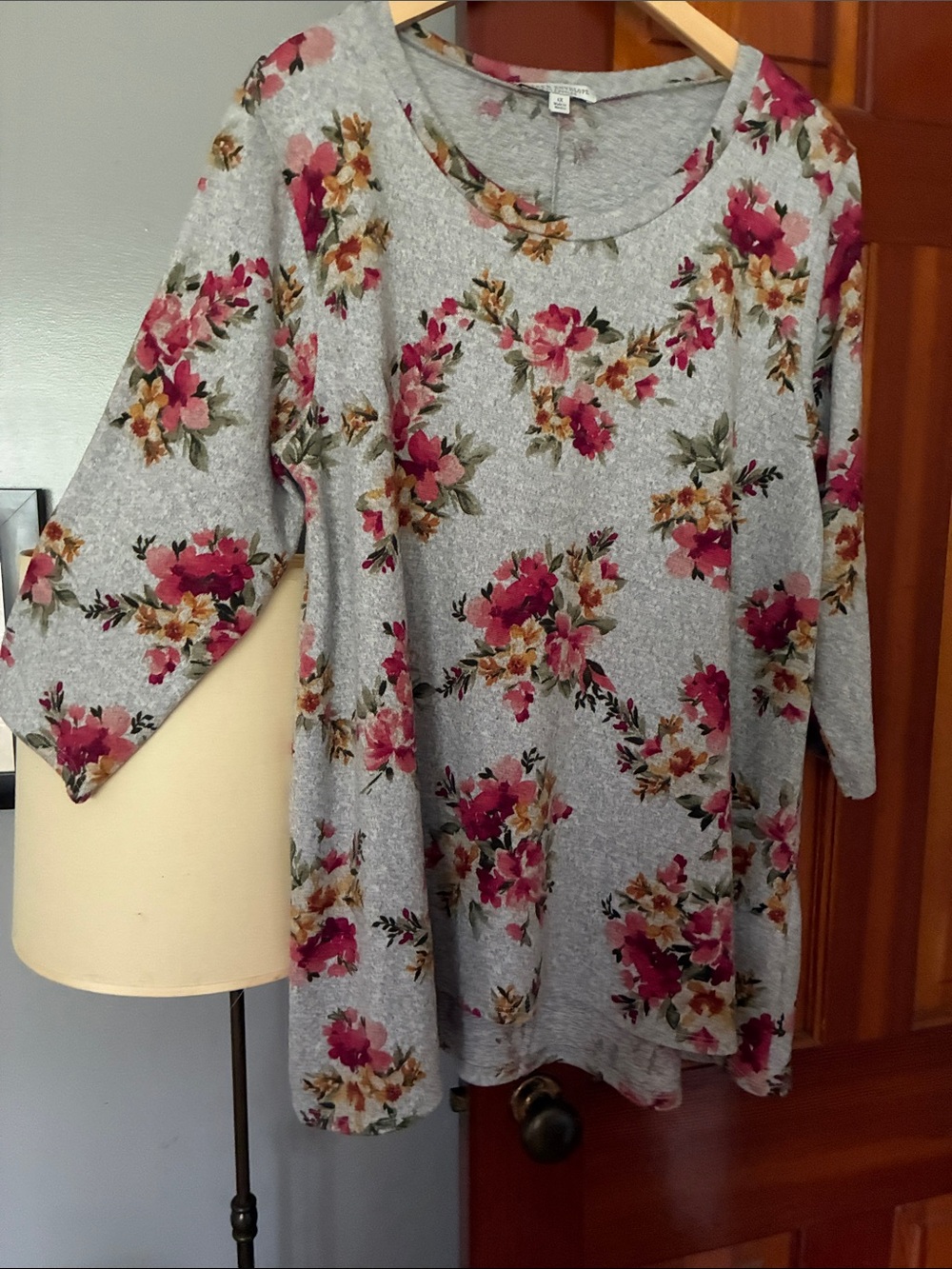 Green Envelope Gray Floral Scoop-Neck Tunic with Pink Blooms